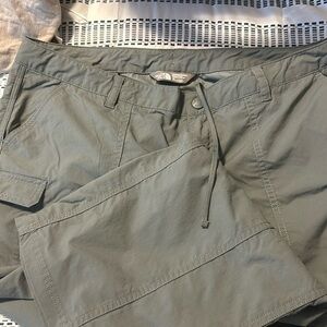 Size 16 the north face cargo pants green detachable legs